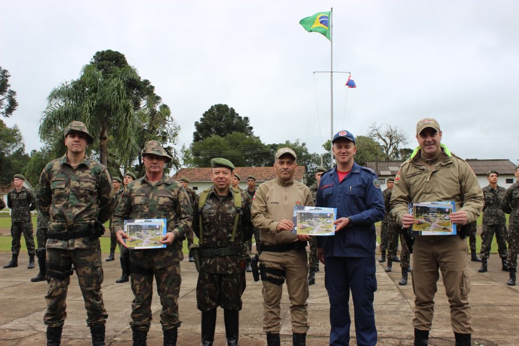 Campo de Instrução Marechal Hermes realiza formatura alusiva ao Dia do