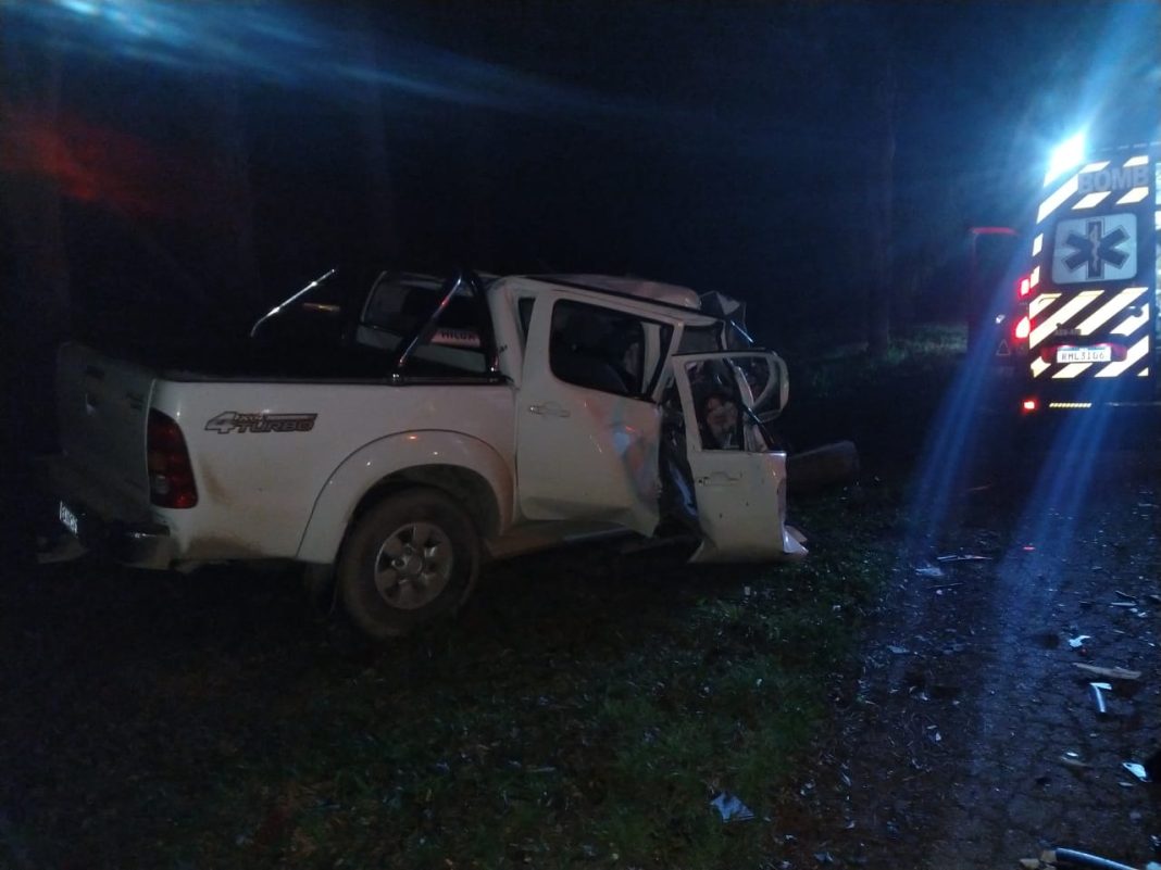 Acidente Entre Hilux E Caminh O Deixa Condutor Ferido Na Br Em