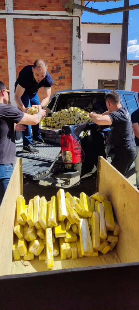 Polícia Civil Destrói 2 2 Toneladas De Drogas Apreendidas Em Canoinhas